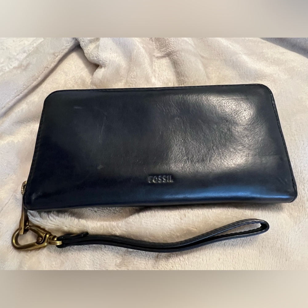 Fossil Logan Dark Blue Zip Around Wallet Clutch